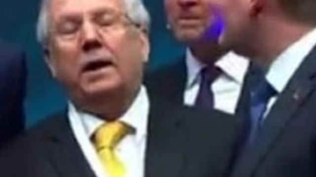 Aziz Yıldırım, Muharrem Usta'nın elini sıkmadı !