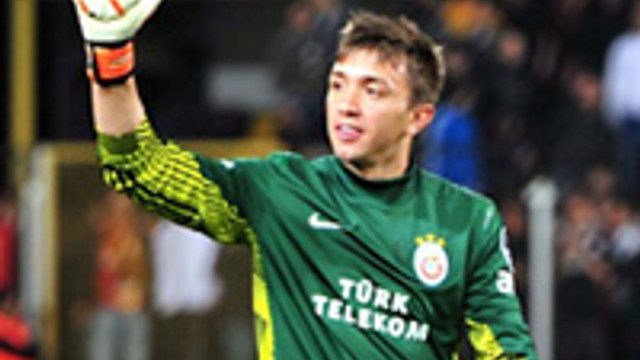 Muslera derbide oynayacak mı?