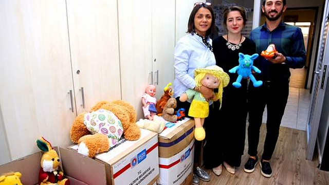 Kumbarada toplanan oyuncaklar köy okullarına gönderildi