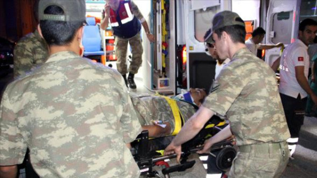 Askeri araç TIR ile çarpıştı: 4 asker ve 1 korucu yaralı