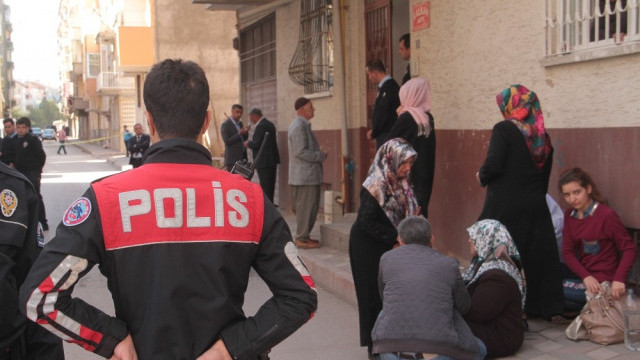 Elazığ'da baba vahşeti ! Boğazını keserek öldürdü