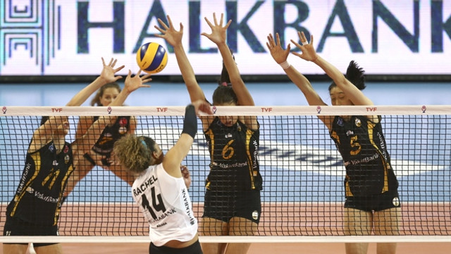 VakıfBank galibiyetle başladı