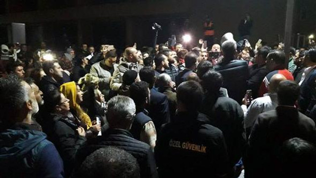 Ankara Büyükşehir Belediyesi önü karıştı