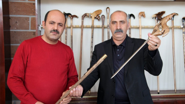 Devlet Bahçeli’ye özel kılıçlı baston