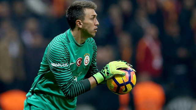 Muslera'ya 'risk al' emri