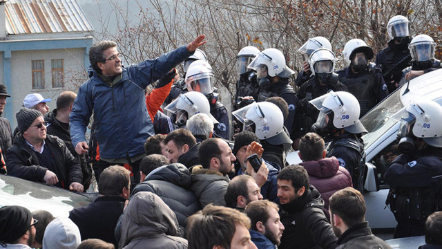 Hakkari'de gösteri ve yürüyüşler yasaklandı
