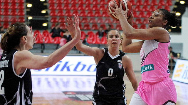 Dişi kartallar yarı finalde