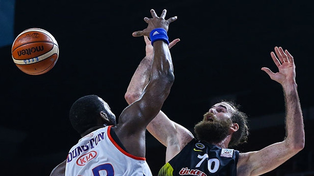Fenerbahçe Anadolu Efes'i ezdi geçti !