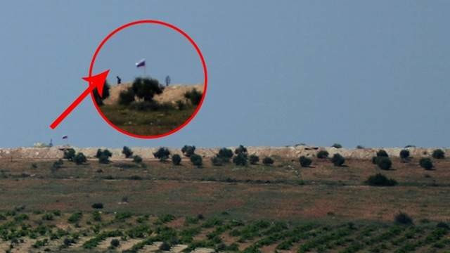 PYD'ye Rus kalkanı, sınırda Rus bayrağı