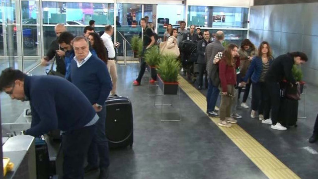 Advocaat dün gitti bugün geldi