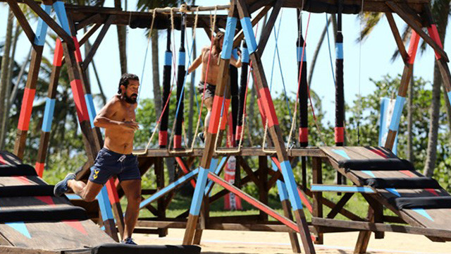 Survivor'da korkutan anlar ! Bir anda yere yığıldı