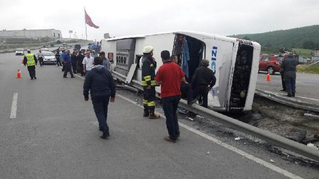Askerleri taşıyan otobüs kaza yaptı: Yaralılar var