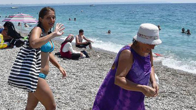 Sahilde ortadan kaybolan anne ile kızı polisi alarma geçirdi