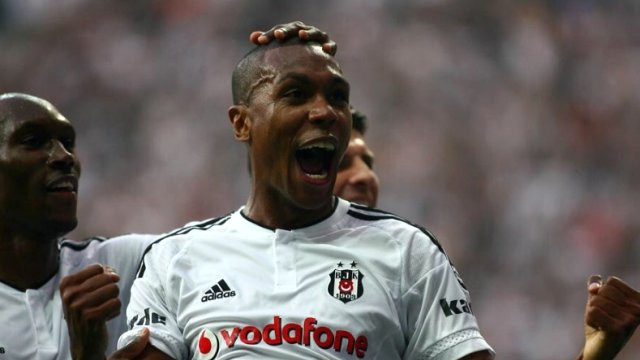 Beşiktaş savunması para bastı !