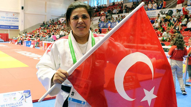 3 çocuk annesinden bronz madalya !