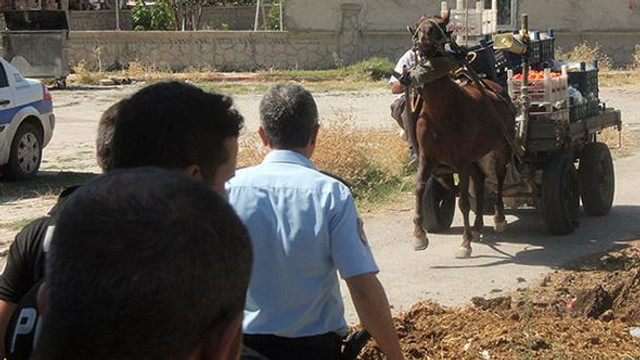 At arabasıyla dehşet saçtı !