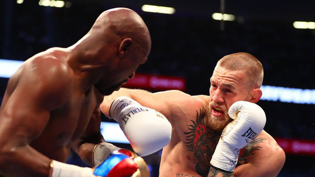 Mayweather, McGregor'u nakavt etti !
