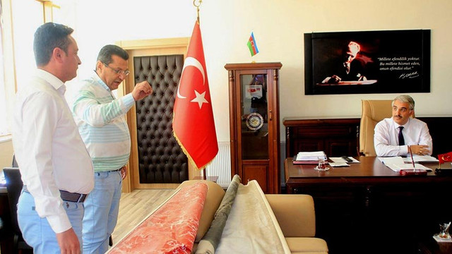 CHP'li vekil Milli Eğitim Müdürü'nün makamını bastı