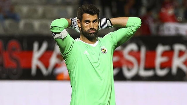 Fenerbahçede kaptan Volkan Demirele yoğun ilgi Fenerbahçede kaptan Volkan Demirele yoğun ilgi