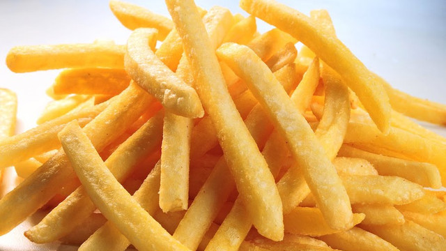 Ünlü fast food firmasının eski çalışanından ''patates'' iddiası