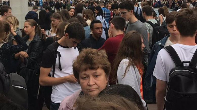 Bomba paniği ! 10 binden fazla kişi tahliye edildi