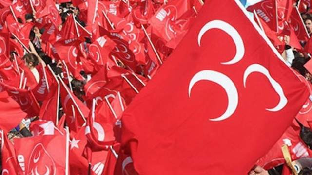 MHP'de deprem ! 400 kişi istifa etti...