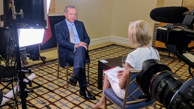 Erdoğan'dan ABD'li muhabire 'terörist' uyarısı