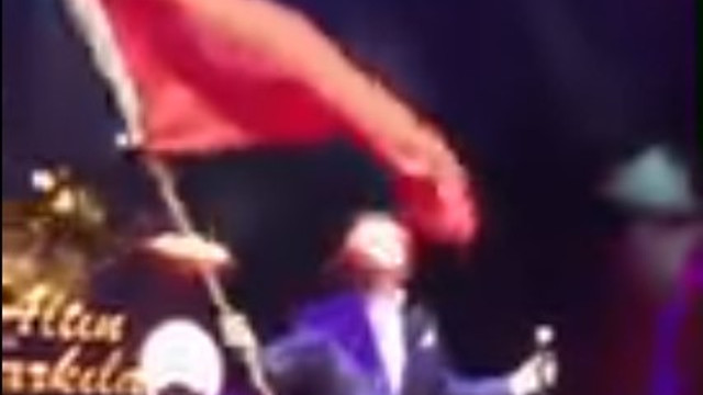 Egemen Bağış'a Erol Evgin konserinde protesto