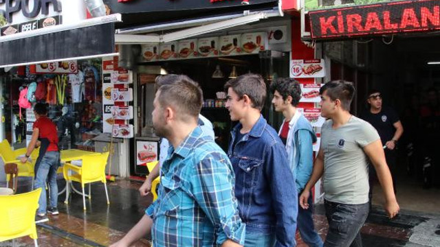 Okuldan kaçan öğrencileri polis yakaladı