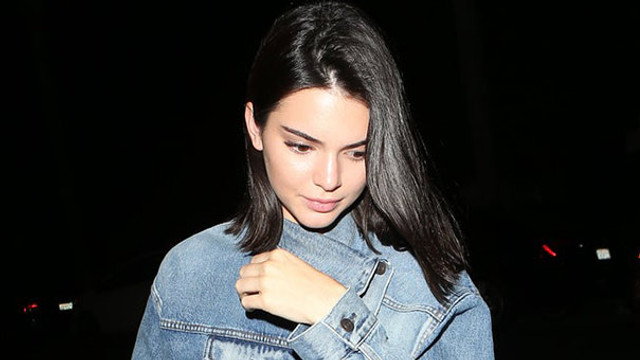 Kendall Jenner iki erkeği idare ediyor !