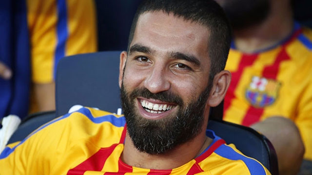 Arda Turan Galatasaray'a 2 yıllık imzayı attı