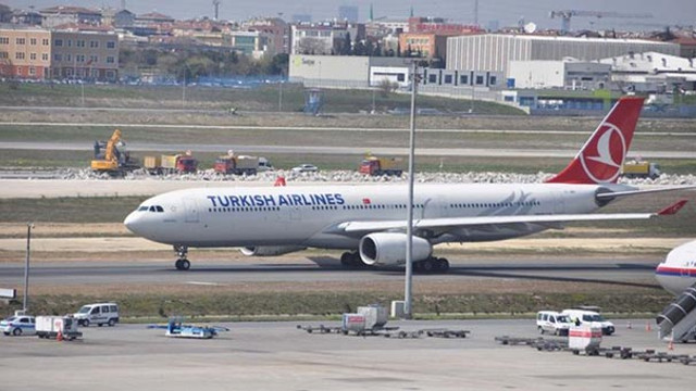 Atatürk Havalimanı’na inen uçak martıya çarptı