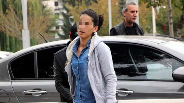 Makyaj çantasından çıkanlar şoke etti