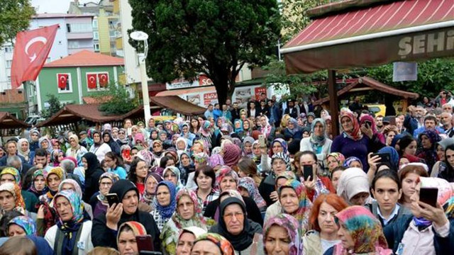 Acılı baba dediğini yaptı ! Kızları için miting düzenledi