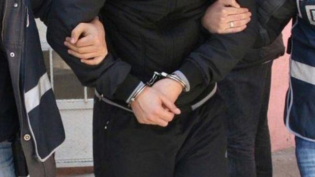 Sevgilisini oğlunun gözü önünde öldürdü