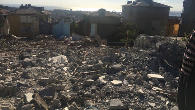 İstanbul Üsküdar'da belediye enkazı