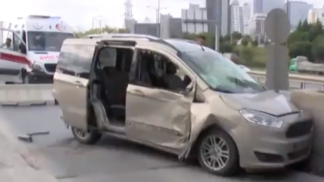 İstanbul'da akılalmaz kaza ! Gişeye sığmadılar