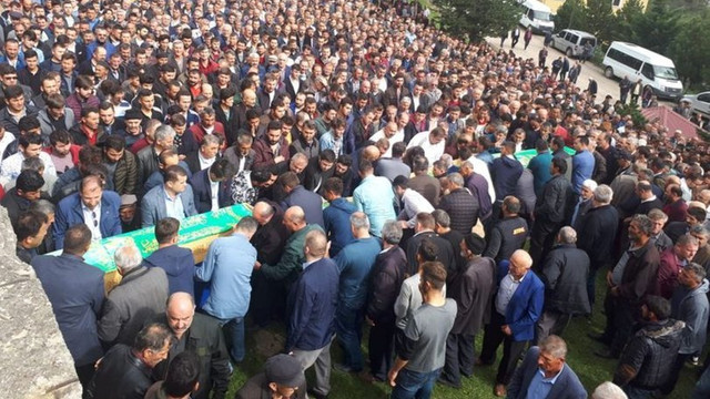 Kazada ölen 4 kişinin cenazesine binlerce kişi katıldı