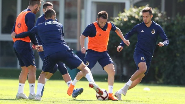 Fenerbahçe'de futbolculara izin yok !