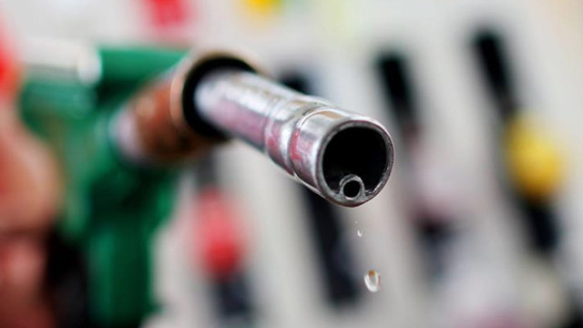 Benzin ve motorine yeni indirim: Benzin 16 kr, motorin 22 kr ucuzlayacak
