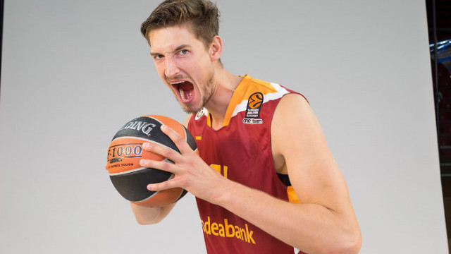 Galatasaray'a, Tibor Pleiss'ın alacaklarını ödemediği için transfer yasağı geldi!