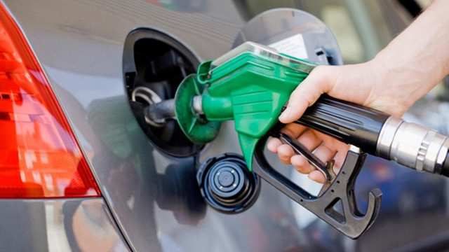 Depoları ''fullemenin'' tam vakti ! Benzine büyük indirim geldi