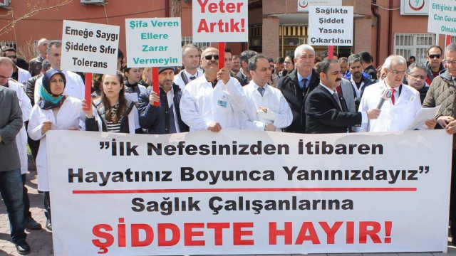 Doktara 5 taksitle şiddet!