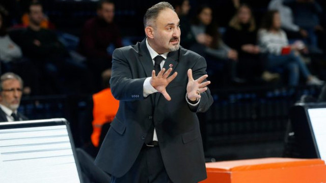 Darüşşafaka Tekfen'in yeni koçu Selçuk Ernak oldu