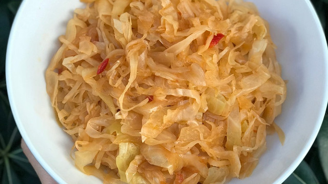 C vitamini deposu acılı lahana kavurma