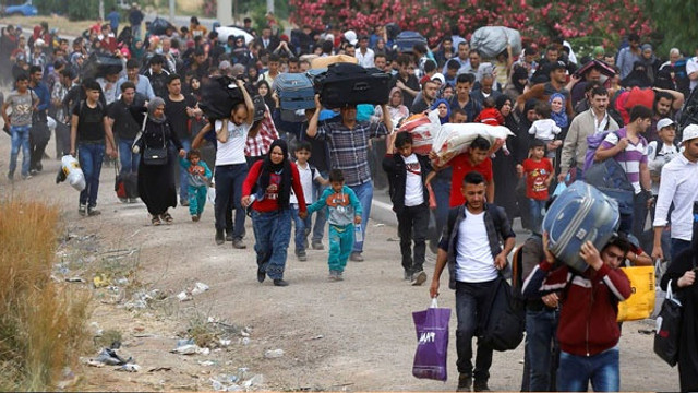 Kampı terk eden Suriyelilere elden para dağıtılıyor iddiası