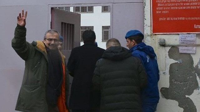 Sırrı Süreyya Önder cezaevine girdi