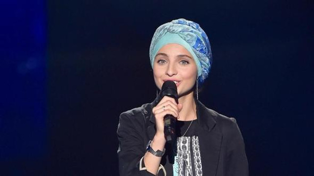 O Ses yarışmasında başörtüsü linçi ! Kadın yarışmacıyı linç ettiler !