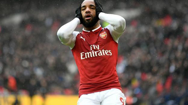 Lacazette'ye büyük şok ! O golü kaçırınca...