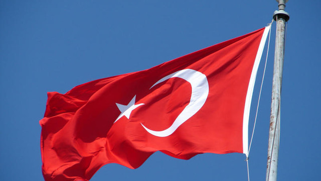 Yine yaptılar ! Türk bayrağına çirkin saldırı